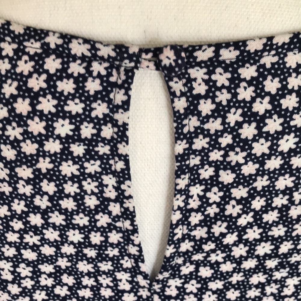 Top by DIVIDED…H&M - Picture 4 of 9